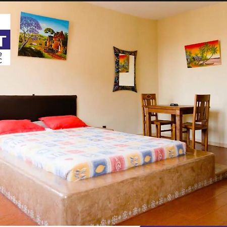 Midi Minuit Hotel Antananarivo Kültér fotó